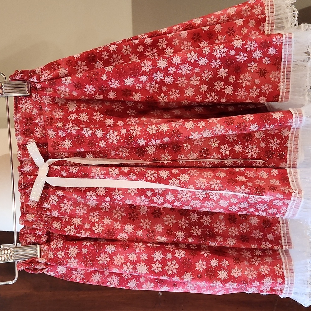 HANDMADE/CUSTOME NEW TODDLER NEW TWIRLY SKIRT. CHRISTMAS SKIRT SIZE 4T